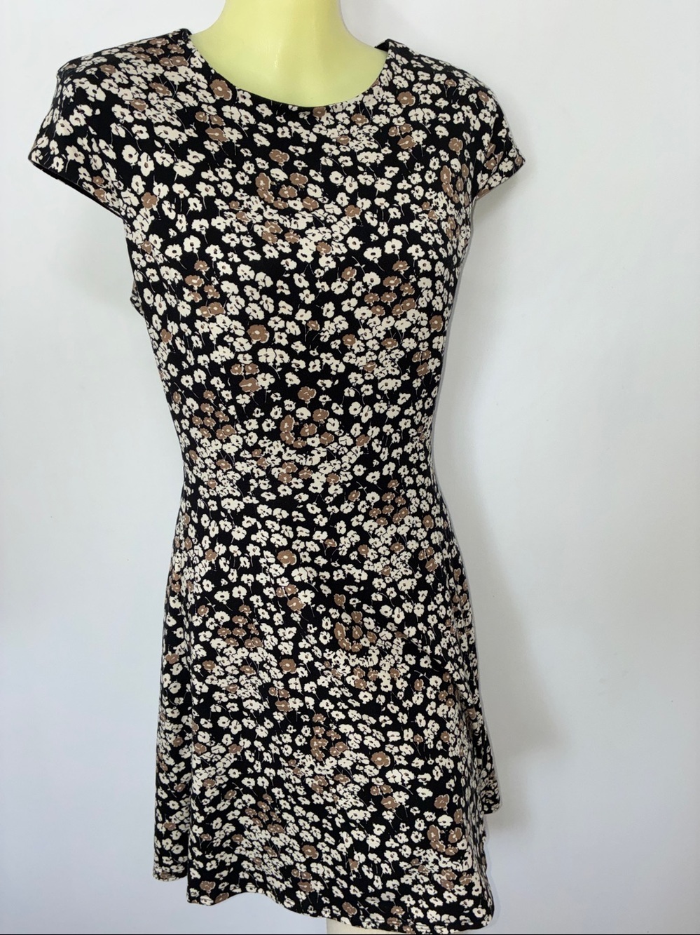 Reformation Anthropologie Dress "Yves" Black/ White Cocoa Florals NWT Medium - Picture 3 of 7